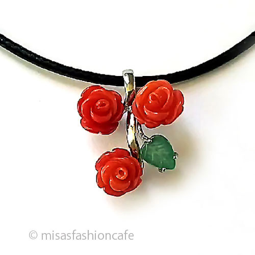 （画像用） 天然石お花ネックレス 珊瑚のローズ翡翠の葉