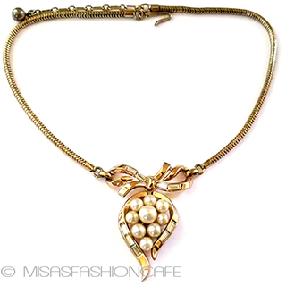 （画像用） ヴィンテージジュエリー トリファリ　リボンパール