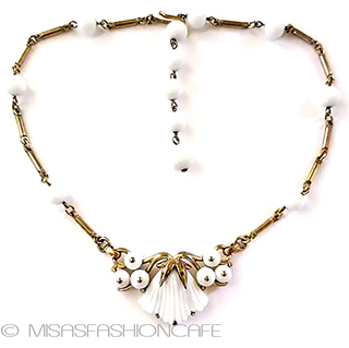 （画像用） ヴィンテージアクセサリー トリファリ　 ガラスの花