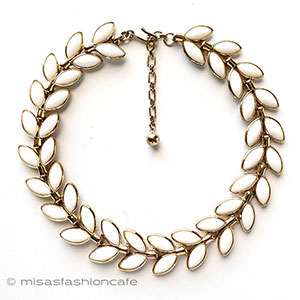 （画像用） Trifari　 トリファリ ガラス葉ネックレス