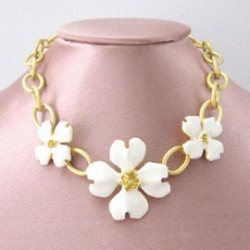 （画像用） ハナミズキ花ネックレス