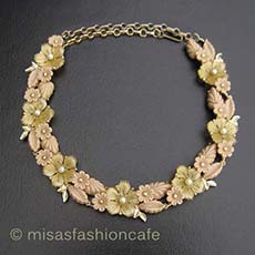 （画像用） ミルクティー花ネックレス