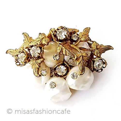 （画像用） DeMarioNY　ブローチ 天然マザーオブパールの花