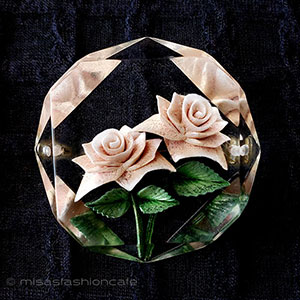 （画像用） ヴィンテージアクセサリー ローズブーケ花ブローチ