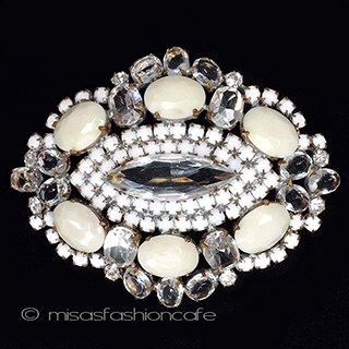 （画像用） チェコ製ガラスブローチ