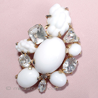 （画像用） ＭＡＲＶＥＬＬＡブローチ ミルクガラスクリスタル