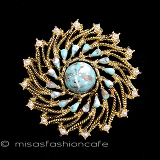 （画像用） サラコベントリー刻印 パールビジューブローチ