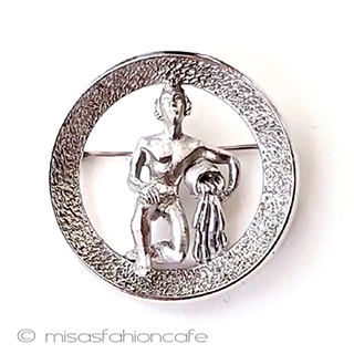 （画像用） Trifari　 トリファリ 銀壺・水瓶座ブローチ