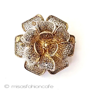 （画像用） アンティークジュエリー 800銀製お花ブローチ