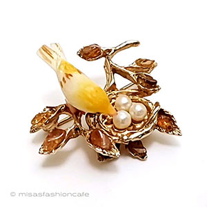 （画像用） SWOBODA刻印スワボダ 真珠・天然石 鳥ブローチ