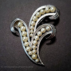 （画像用） Trifari　 トリファリ パール銀葉ブローチ