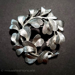 （画像用） Trifari　 トリファリ 銀の葉　ブローチ