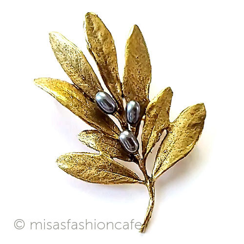 （画像用） 真珠オリーブのブローチ マイケルミショー美術館