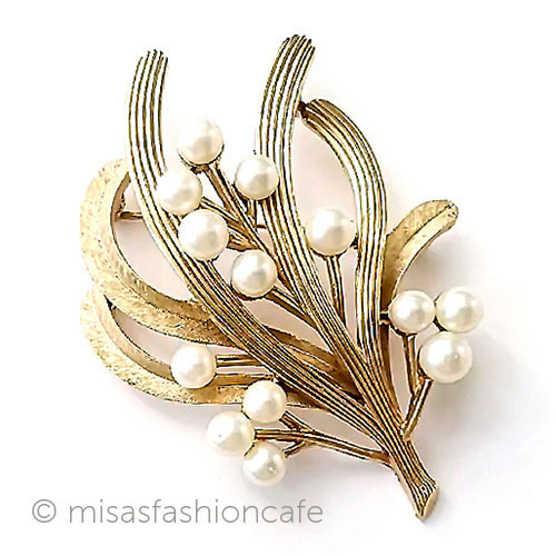 （画像用） トリファリ　ブローチ パールのヤドリギ