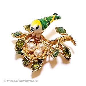 （画像用） SWOBODA刻印スワボダ 真珠・天然石 鳥ブローチ