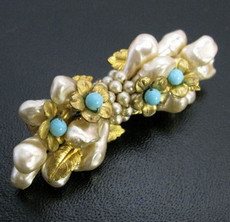 （画像用） Louis Rousselet　フランス製 バロックパールお花ブローチ