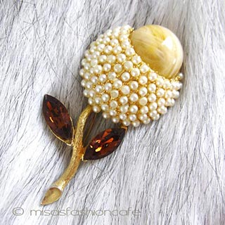 （画像用） WEISS 花ブローチ