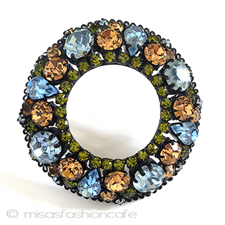 （画像用） Ａｕｓｔｒｉａオーストリア製 クリスタル・リース　ブローチ