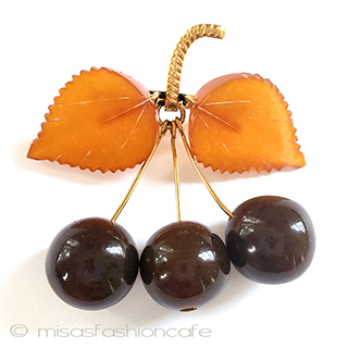 （画像用） さくらんぼ　ブローチ 天然石　アンバー