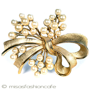 （画像用） Trifariトリファリブローチ パールりぼんブーケ　