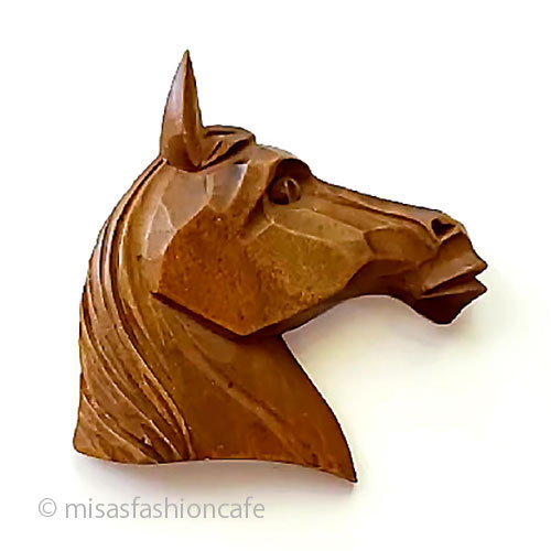 （画像用） アンティークジュエリー 馬の彫刻 ブローチ (大)