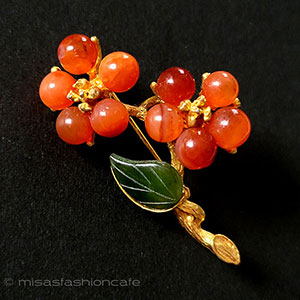 （画像用） SWOBODA刻印スワボダ 天然石・翡翠の花ブローチ