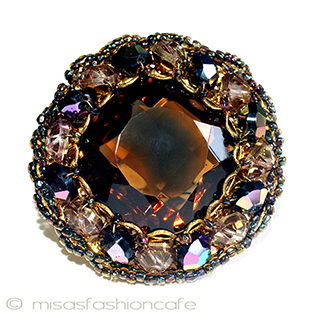 （画像用） クリスタルガラス・ブローチ