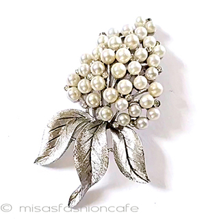 （画像用） Trifari　 トリファリ ライラックの花ブローチ