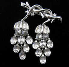 （画像用） クラウンTrifari　 葡萄　ブローチ