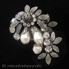 （画像用） パールRS お花ブローチ