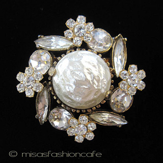 （画像用） ビジューの花ブローチ ガラス・バロックパール　