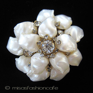 （画像用） DeMarioNY ブローチ　 天然MOパール・フラワー