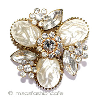 （画像用） ビジューのお花ブローチ ガラス・バロックパール