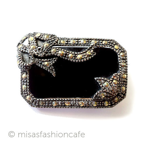 （画像用） 天然石と銀製のリボン アンティークジュエリー