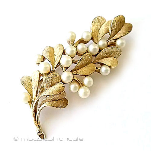 （画像用） Trifari　 トリファリ パール金葉ブローチ