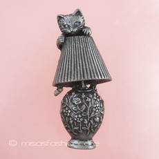 （画像用） 猫ねこ＆ランプ　ブローチ