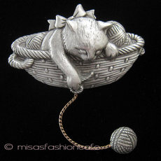 （画像用） 猫ねこ＆毛糸玉 ブローチ