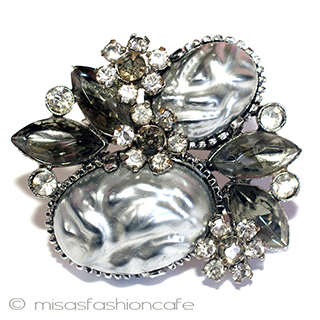 （画像用） バロックパール花ブローチ