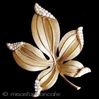 （画像用） Ｔｒｉｆａｒｉ　 トリファリ パールもみじ　ブローチ