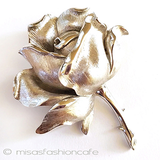 （画像用） Trifariトリファリ1961年 銀のローズブローチ