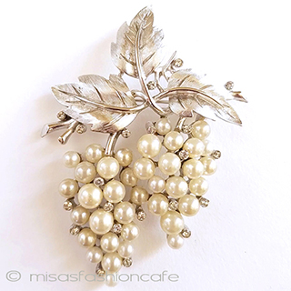 （画像用） Trifari　 トリファリ パール葡萄ブローチ