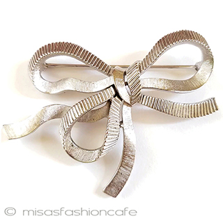 （画像用） Trifari　 トリファリ リボン　 ブローチ