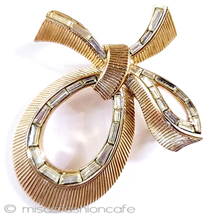 （画像用） Trifari　 トリファリ リボン　 ブローチ