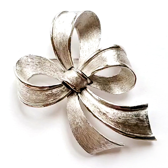 （画像用） Trifari　 トリファリ リボン　 ブローチ