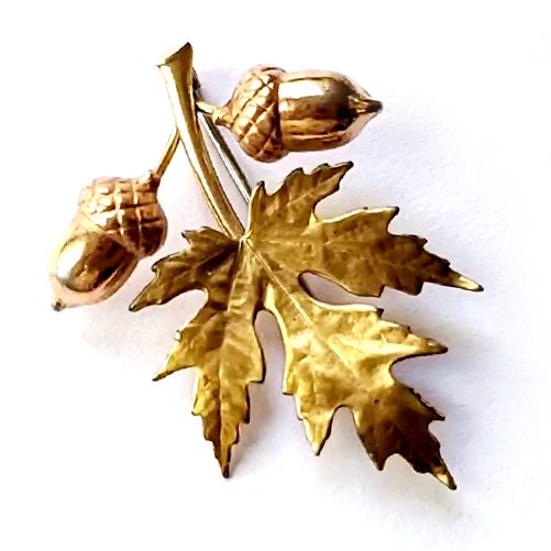 （画像用） アンティークブローチ 14Kgf　どんぐり