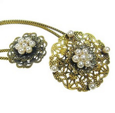 （画像用） Coroパール花ブローチ