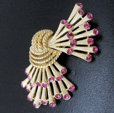 （画像用） クラウンTrifariブローチ