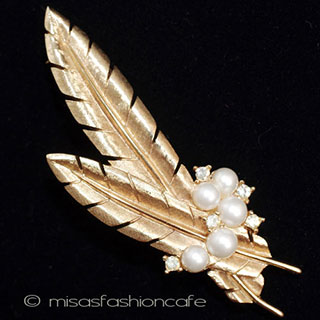 （画像用） Trifari　 トリファリ パール羽根ブローチ