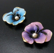 （画像用） パンジー・すみれの花 ブローチ2点セット