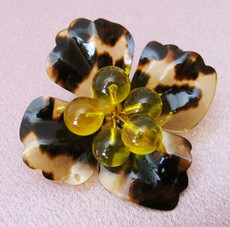 （画像用） べっ甲柄お花ブローチ